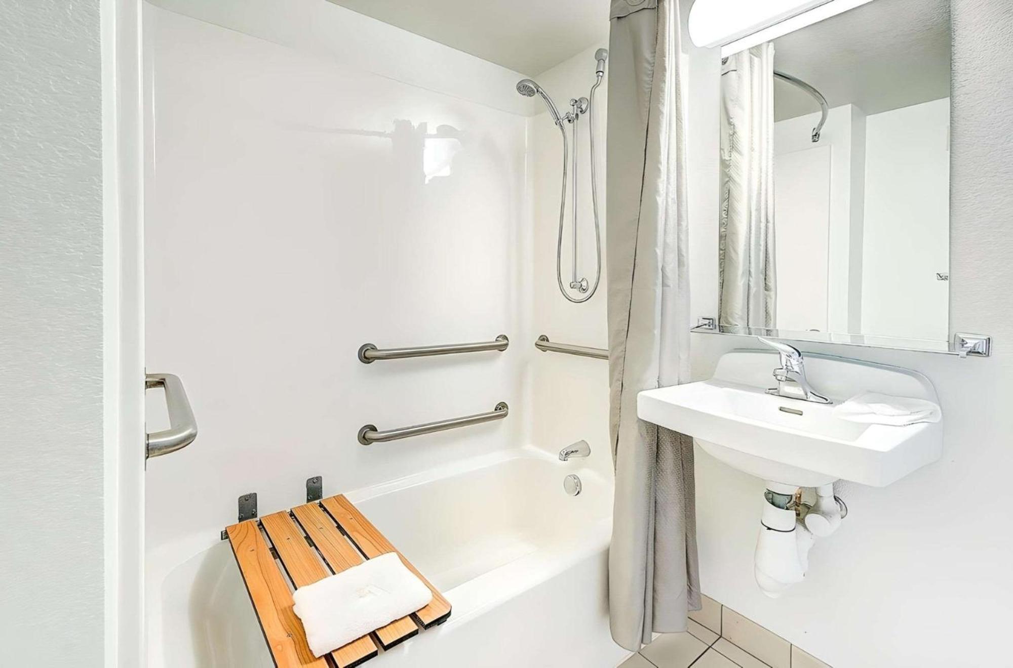 Park Inn By Radisson, Thornton Ngoại thất bức ảnh